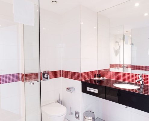 Orea Hotel Angelo, Prag: Badezimmer